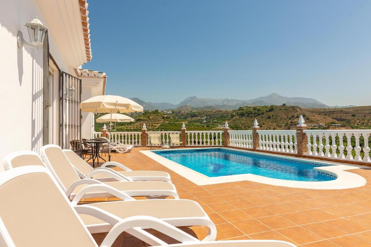Villa Andalucia: Cerca De Todo, Intimidad Y Espacio Нерха Экстерьер фото
